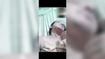 Married Bhabhi Flashing Her Boobs During Video Call With Him