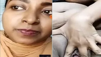 Desi Girl Getting Naked And Showing Everything In Viral Clip