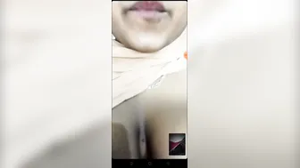 Desi Girl Getting Naked And Showing Everything In Viral Clip