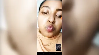 Desi Girl Getting Naked And Showing Everything In Viral Clip