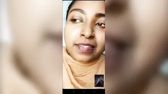 Desi Girl Getting Naked And Showing Everything In Viral Clip