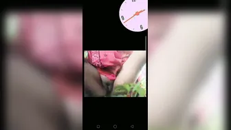Horny Bhabhi Stripping Nude And Spreading Wet Pussy On Video