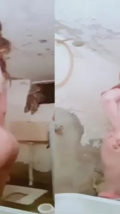 Paki GF Spreading Thick Ass Cheeks In Bathroom Selfie