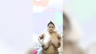 Curvy Aunty Caught Naked After Shower Dripping Wet On Camera