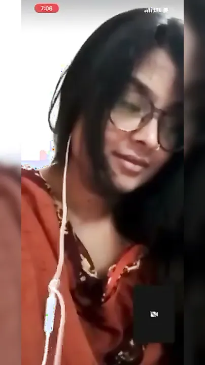 GF Flashing Big Boobs During Late Night Video Calling