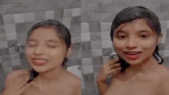GF Filming Herself Naked In Shower After College