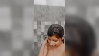 GF Filming Herself Naked In Shower After College