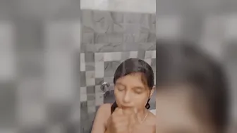 GF Filming Herself Naked In Shower After College
