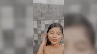 GF Filming Herself Naked In Shower After College