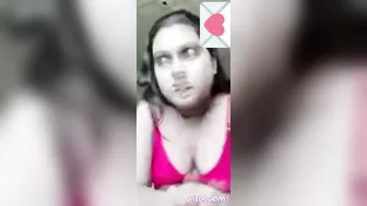 Horny Babe Flashing Pink Bra And Boobs On Video Call For Me