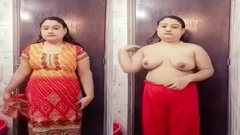 Chubby Babe Spreading Legs And Showing Off Pussy On Camera