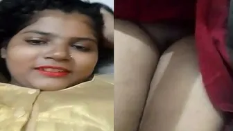 Bhabhi Lifting Her Saree Exposing Wet Pussy In Latest Desi Clip