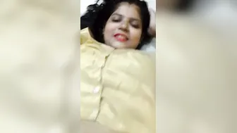 Bhabhi Lifting Her Saree Exposing Wet Pussy In Latest Desi Clip