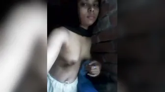 Village Babe Flashing Boobs To Lover In Secret Outdoor Spot