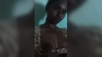 Tamil Babe From Chennai Exposing Her Tits In Leaked Selfie
