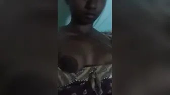 Tamil Babe From Chennai Exposing Her Tits In Leaked Selfie