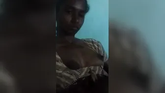 Tamil Babe From Chennai Exposing Her Tits In Leaked Selfie
