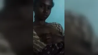 Tamil Babe From Chennai Exposing Her Tits In Leaked Selfie