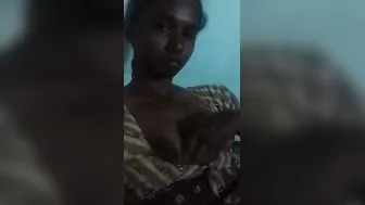 Tamil Babe From Chennai Exposing Her Tits In Leaked Selfie