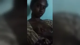 Tamil Babe From Chennai Exposing Her Tits In Leaked Selfie