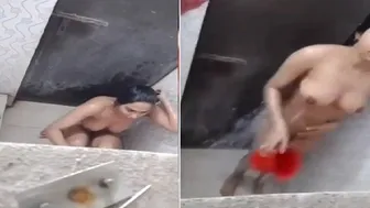 Neighbor Bhabhi Caught Bathing Nude In Hidden Camera Recording