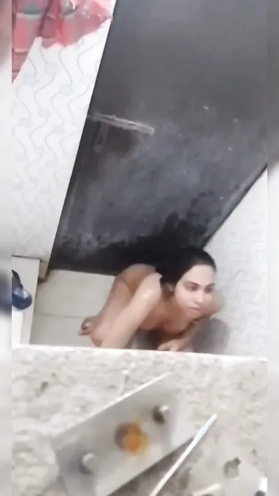 Neighbor Bhabhi Caught Bathing Nude In Hidden Camera Recording