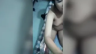 Short Haired GF Giving Messy Blowjob In Leaked Video