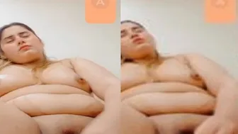 Chubby Married Aunty Using Household Brush To Pleasure Herself