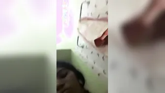 GF Sending Dirty Nude Selfie Video To Her Boyfriend