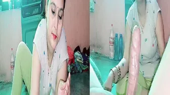 Busty Bhabhi Shaving Her Man Before Riding Him In Viral Video