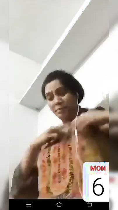 GF Lifting Her Top And Showing Big Tits On Webcam