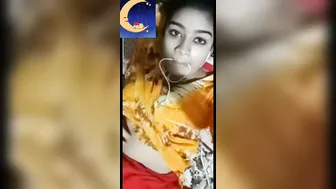 Bangladeshi College Babe Flashing Her Boobs To Boyfriend