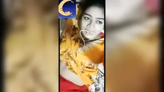 Bangladeshi College Babe Flashing Her Boobs To Boyfriend