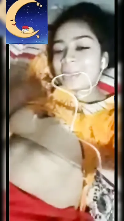 Bangladeshi College Babe Flashing Her Boobs To Boyfriend