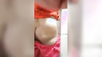Married Bhabhi Showing Her Fat Ass On Camera Making Viral Clip