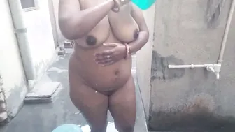 Chubby Bhabhi Bathing Naked Outside Before Neighbor Watches Her