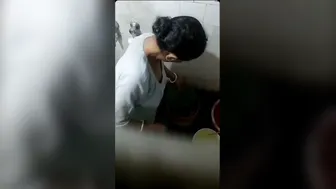 Mature Aunty Caught Bathing Naked On Hidden Bathroom Camera