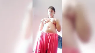 Pakistani Wife Making Nude Clips For Her Secret Lover Tonight