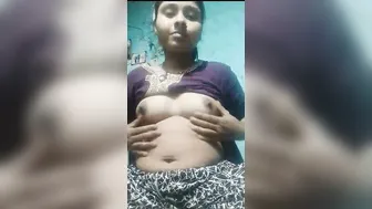 Village GF Showing Her Naked Boobs And Pussy For Me