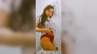 Desi Babe Flashing Her Big Natural Tits Naked In Bedroom Mms