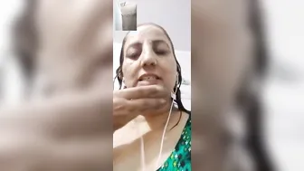 Mature Indian Milf Aunty Bathing Nude On Steamy Video Call