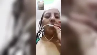 Mature Indian Milf Aunty Bathing Nude On Steamy Video Call
