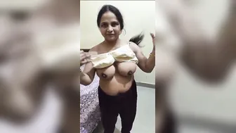 Naughty Bhabhi Sucking Her Lover Dry During Secret Afternoon