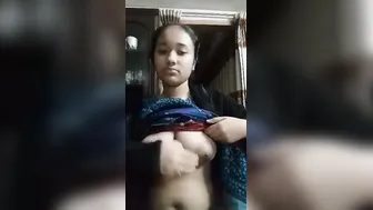 Desi GF Showing Off Her Naked Tits In Leaked Mms Clip