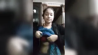 Desi GF Showing Off Her Naked Tits In Leaked Mms Clip