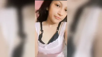 Fresh GF Showing Off Her Naked Boobs In Sexy Selfie