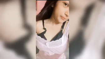 Fresh GF Showing Off Her Naked Boobs In Sexy Selfie