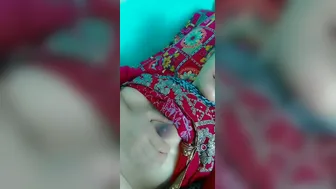 Pakistani Babe Flashing Her Cute Tits Taking Hot Mirror Selfie