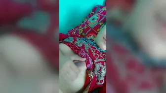 Pakistani Babe Flashing Her Cute Tits Taking Hot Mirror Selfie