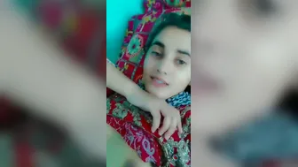 Pakistani Babe Flashing Her Cute Tits Taking Hot Mirror Selfie